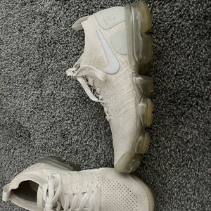 women’s nike vapor max’s size 7.5